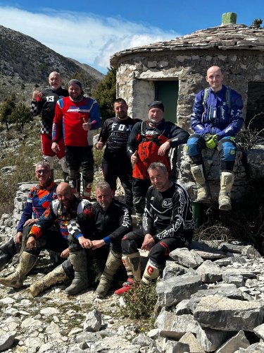 Enduro kemp v Albánii na vlastní motorce