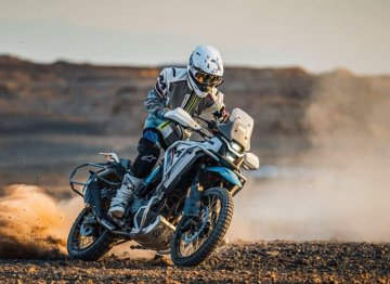 Adventure moto camp v Albánii na CFMOTO 450MT