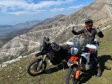 Motohouse Albánie s Karlem Táborským a Ondřejem Landou_ duben 2023