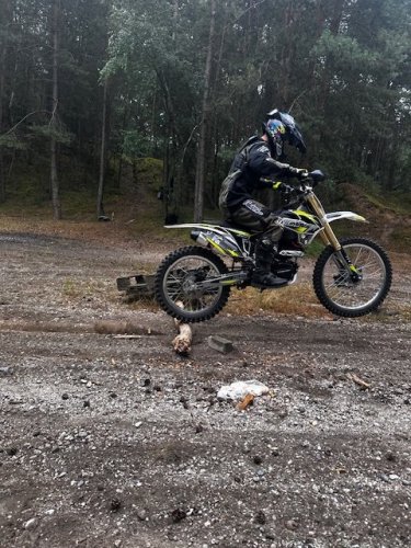 Individuální enduro kurz v terénu _Prvně v bahně - Termín enduro kurzu: pátek 31.7.